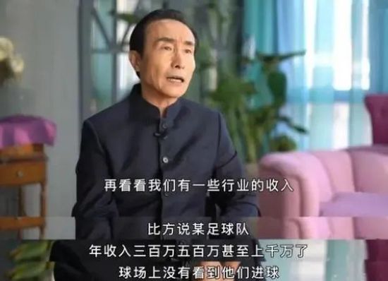 罗伊斯的情况与胡梅尔斯类似，他是否能够获得一份为期一年的续约合同将在5月中旬赛季结束后决定。